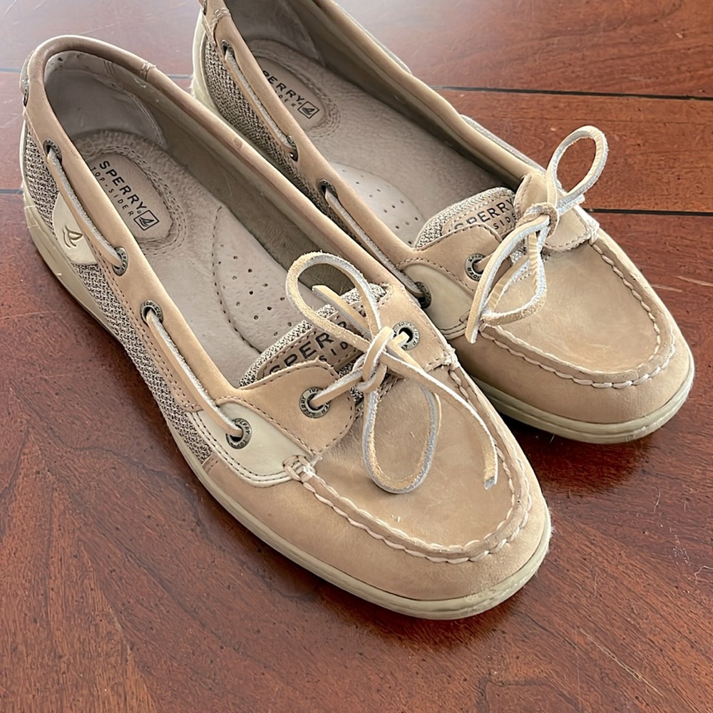 Womens size 8 Boat Shoe.  New condition